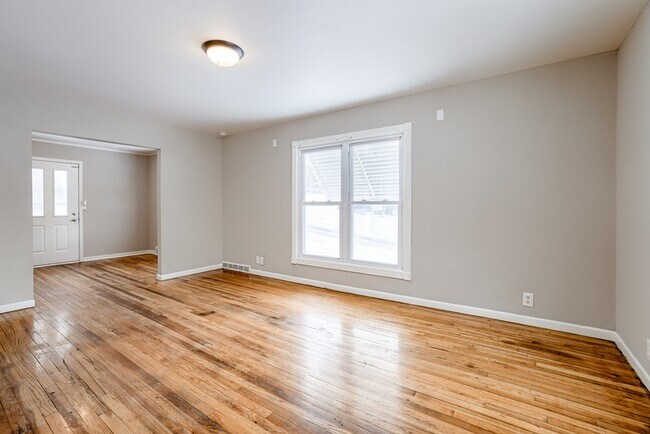 Building Photo - 6905 N 33rd St