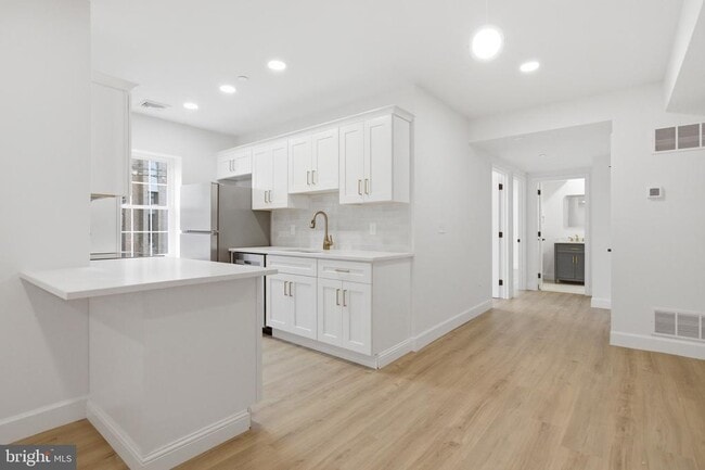 Building Photo - 100 W Front St