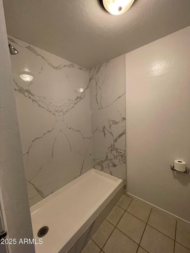 Building Photo - 5222 W Fairview St