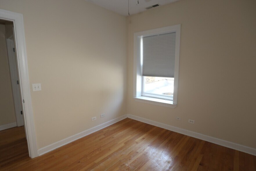 Building Photo - 3243 N Clifton Ave