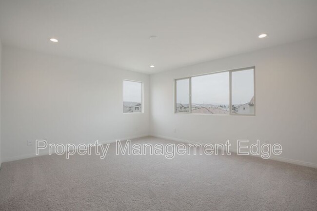 Building Photo - 4470 Hickory Ct