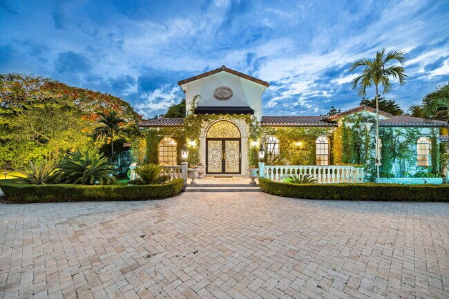 Building Photo - 12300 Old Cutler Rd