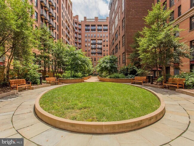 Building Photo - 616 E Street NW Unit 246