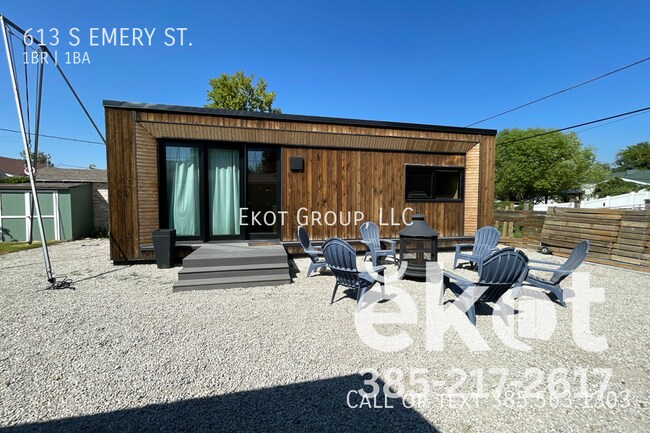 Building Photo - 613 Emery St W