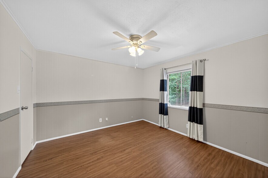 Building Photo - 1511 Milam Dr