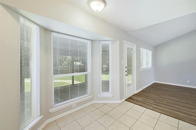 Building Photo - 8527 Maine Dr