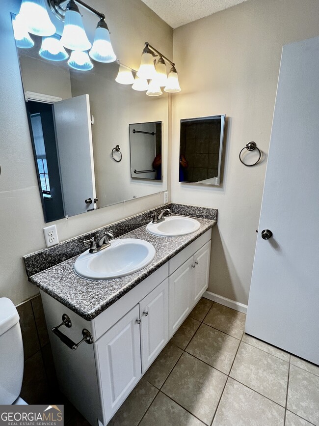 Building Photo - 130 Tapique Cir