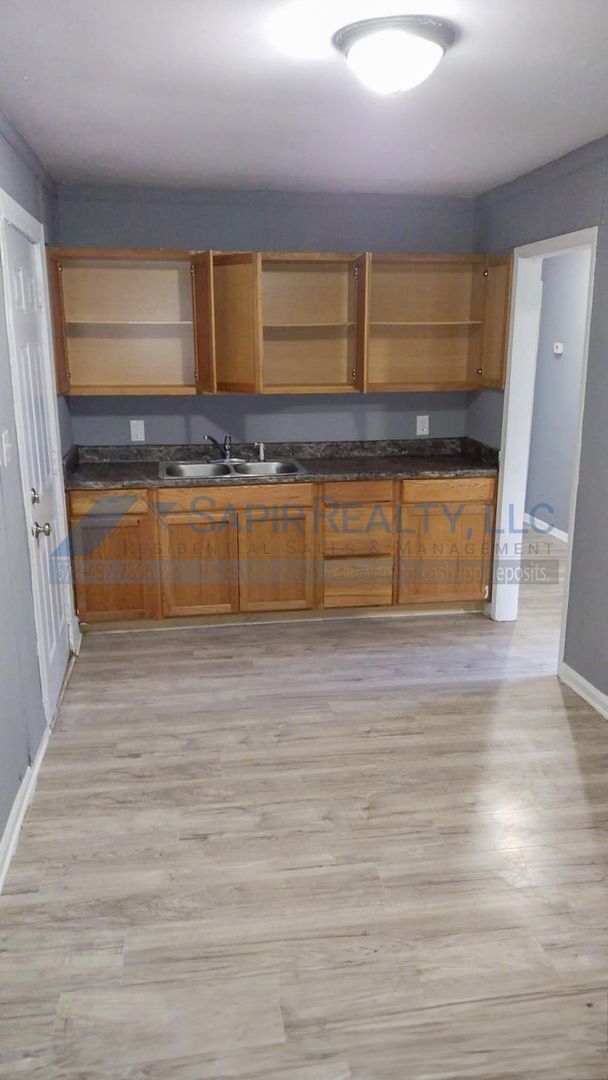 Building Photo - Charming 3-Bedroom Home - Move in by 01/15...