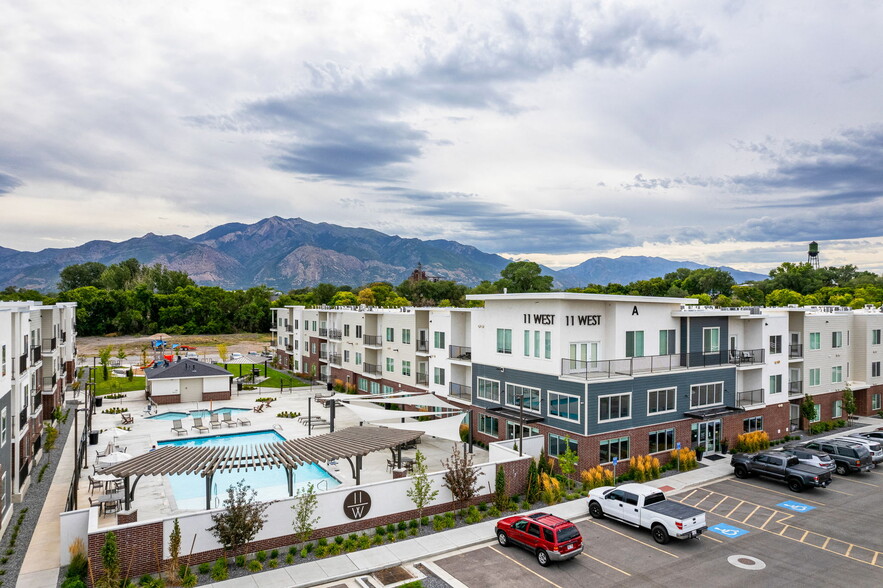 Primary Photo - 11 West Apartments & Townhomes