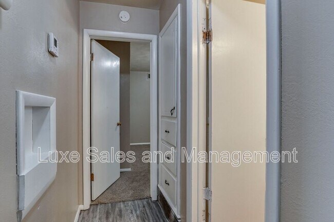 Building Photo - 3005 SW 52nd Pl