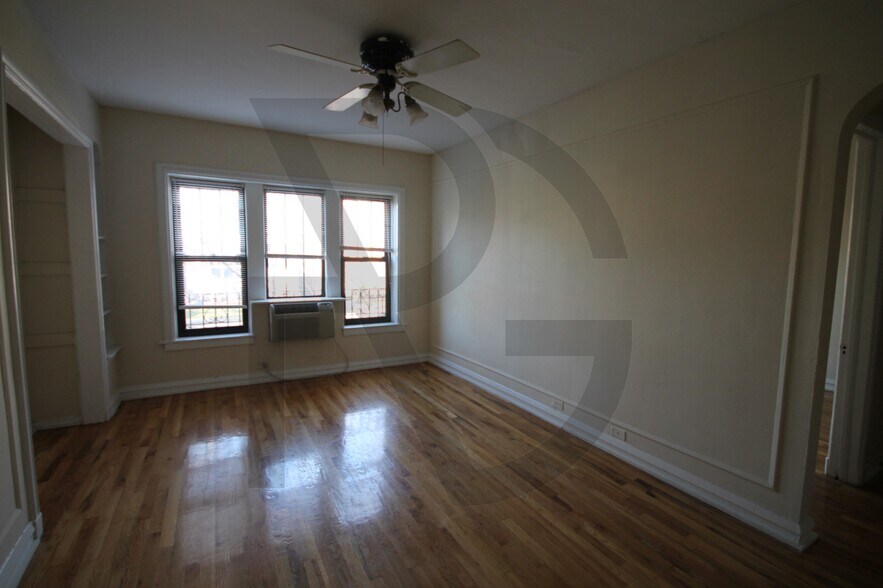 Building Photo - 835 W Wolfram St