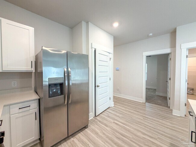 Building Photo - 9899 Starling Dr