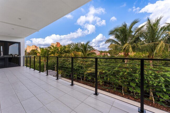 Building Photo - 16703 Botaniko Dr S