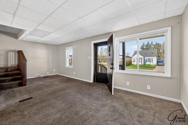 Building Photo - $1450 4 Bedrooms