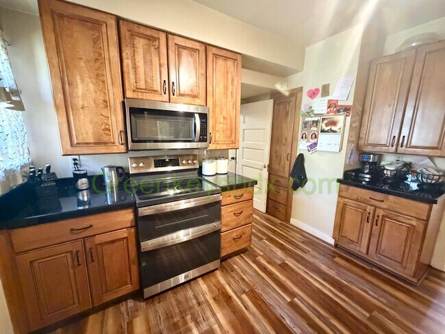 Building Photo - Awesome 4-Bed/2-Bath Craftsman Bungalow House Near Alberta District