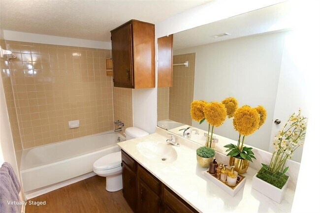 Building Photo - 9803 Meadowheath Dr