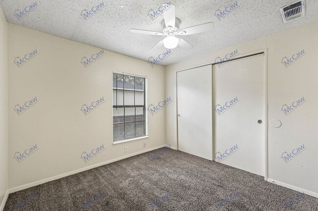 Building Photo - 14614 Seminole Dr