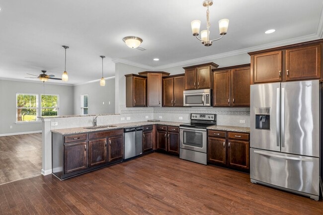 Building Photo - Newer Home, Granite Counter-Tops, Wood Laminate Flooring, SS Appliances, Garage, Fenced, Must See!