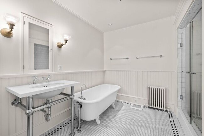 Building Photo - Stunning 1909 Craftsman w/ AC in Coveted C...