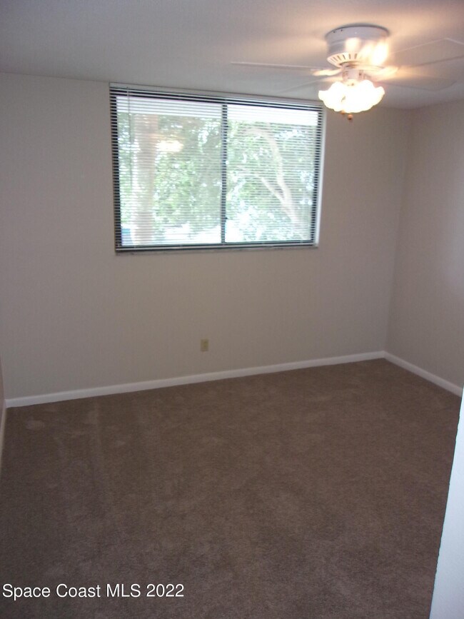 Building Photo - 300 Columbia Dr
