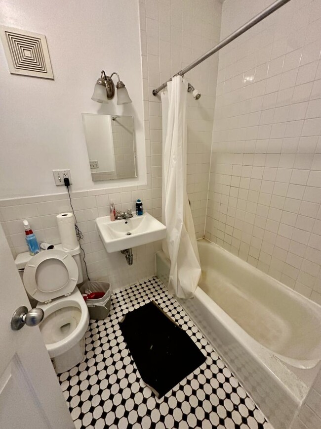 Building Photo - 3 bedroom in Brighton MA 02135