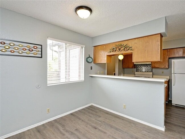 Building Photo - 5809 Spring Meadow Rd