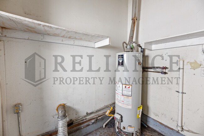 Building Photo - 3026 S Vine St