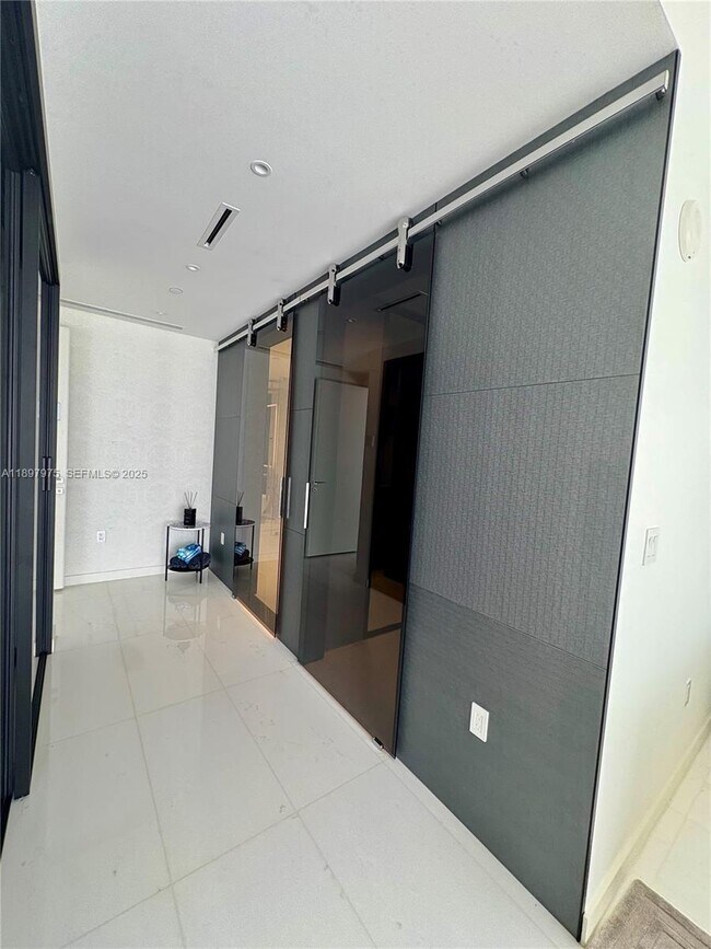 Building Photo - 300 Biscayne Blvd Way