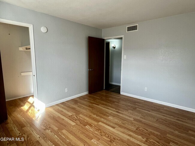 Building Photo - 6700 Escondido Dr