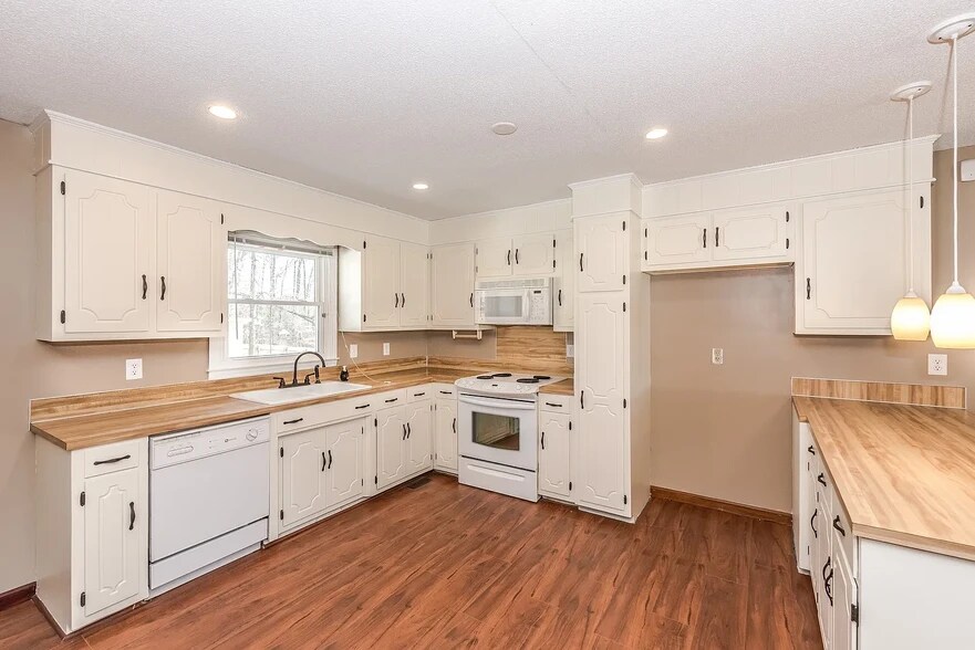 Building Photo - 5400 Beam Lake Dr