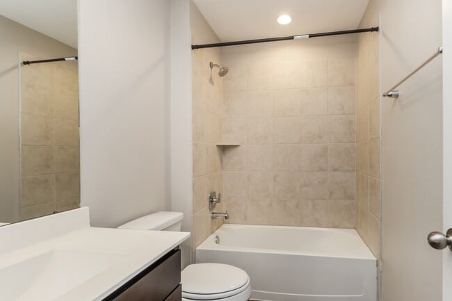 Building Photo - 9913 Gln Brk Ln