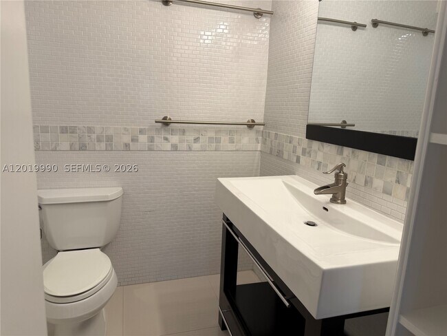 Building Photo - 6855 Edgewater Dr