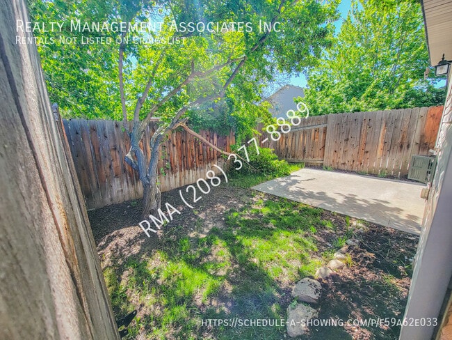 Building Photo - 2114 S Dorothy Ave