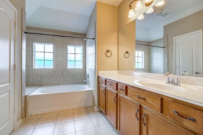 Building Photo - 5339 Brookway Dr