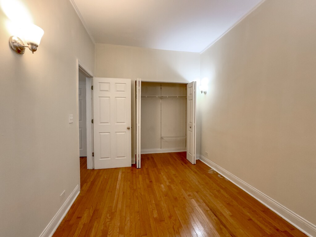 Building Photo - 4752 N Paulina St