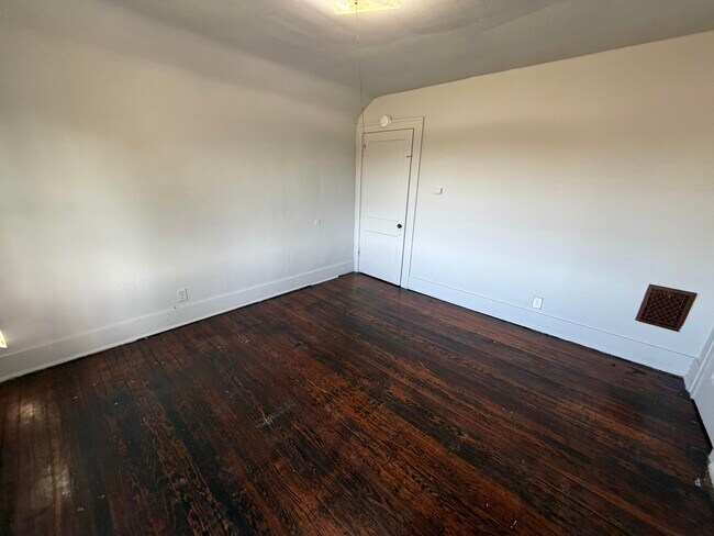 Building Photo - 1519 Fairchild-E