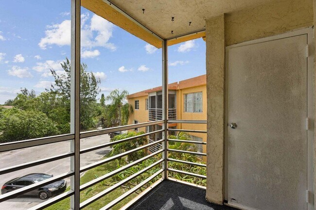 Building Photo - 4354 NW 9th Ave