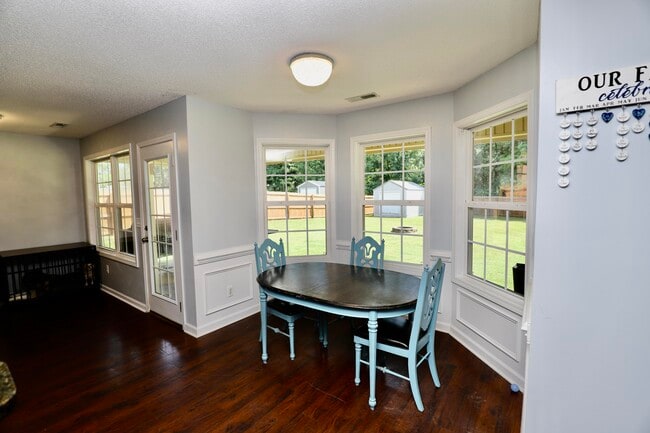 Building Photo - 4370 Excursion Dr