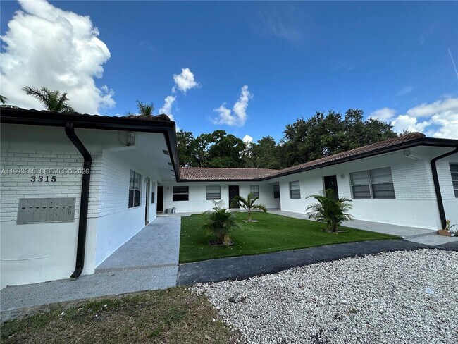 Building Photo - 3315 SW 15th Ave