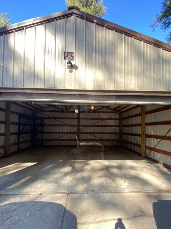 Building Photo - Spacious Four bedroom home in Post Falls