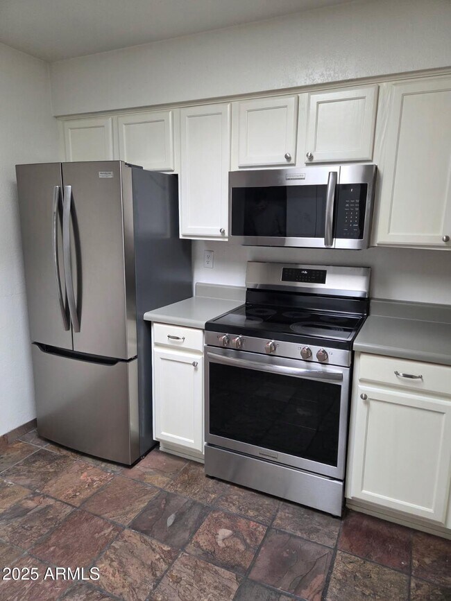 Building Photo - 1315 E Susan Ln