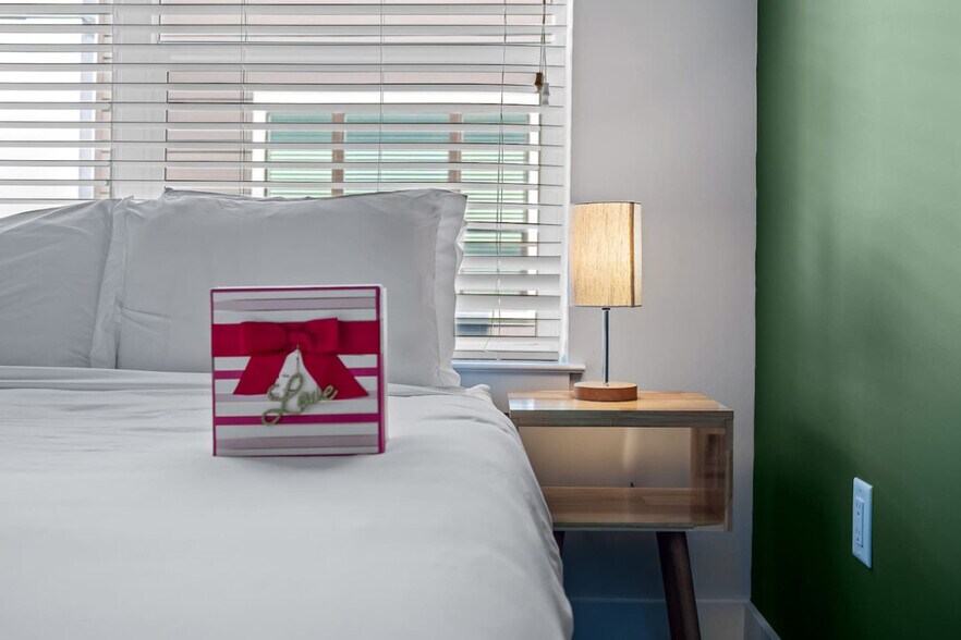 Building Photo - 2412 W Cypress St