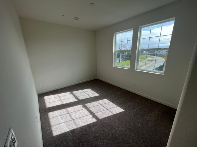 Building Photo - Single Family Natomas