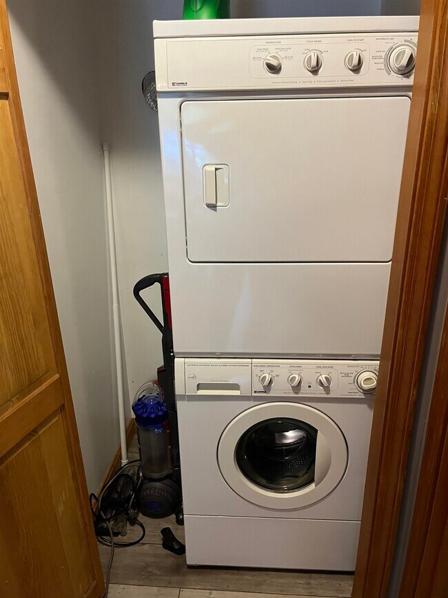 Building Photo - 9 Fawn Meadows