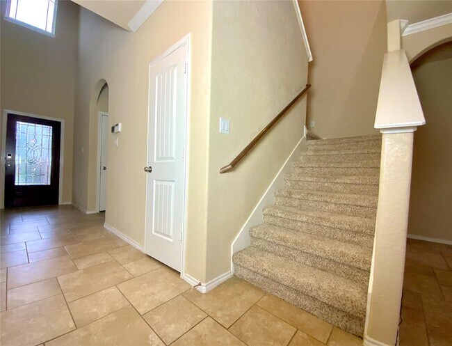 Building Photo - 1810 Logan Trail
