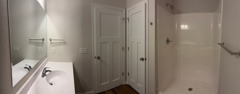 Master bathroom - 3125 Scotch Ln