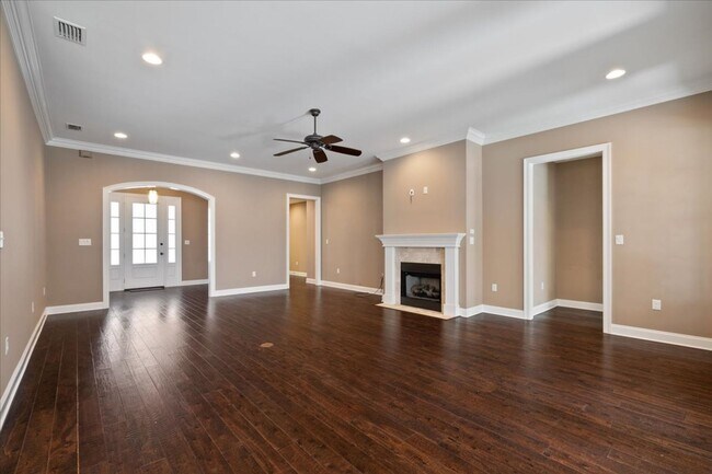 Building Photo - 4 Bedroom in Niceville!
