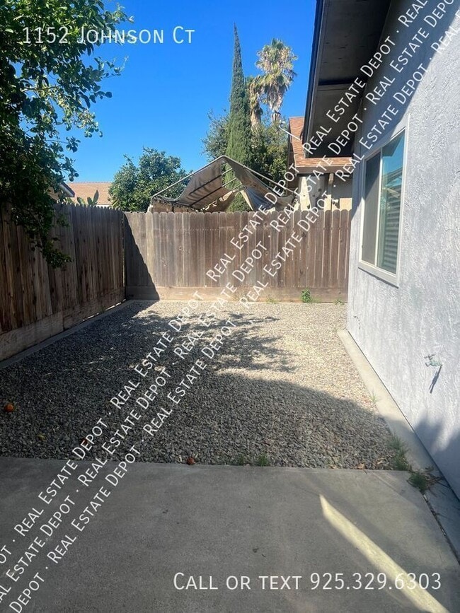 Building Photo - 1152 Johnson Ct