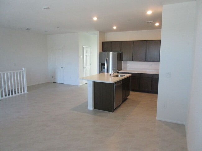 Building Photo - Brand new Beautiful 3bed 2bath townhome