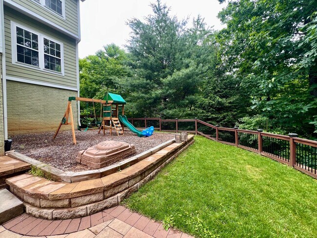 Building Photo - 5920 Nicolet Ct